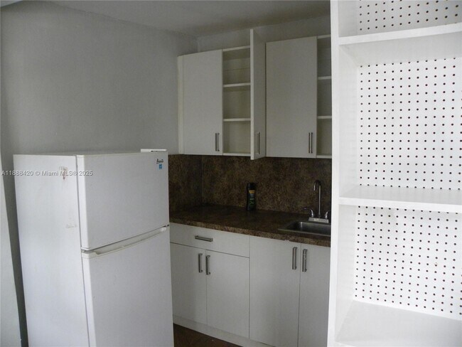Building Photo - 214 NW 49th Ave