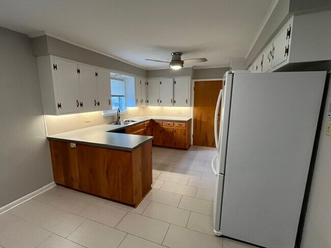 Building Photo - Very Nice 3 Bedroom 2 Bathroom House near the University of Arkansas Little Rock