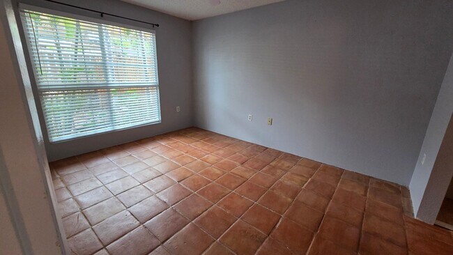 Building Photo - Downstair 2/1.5 Condo in South Kihei