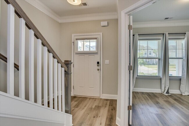 Building Photo - 627 Garland Trl
