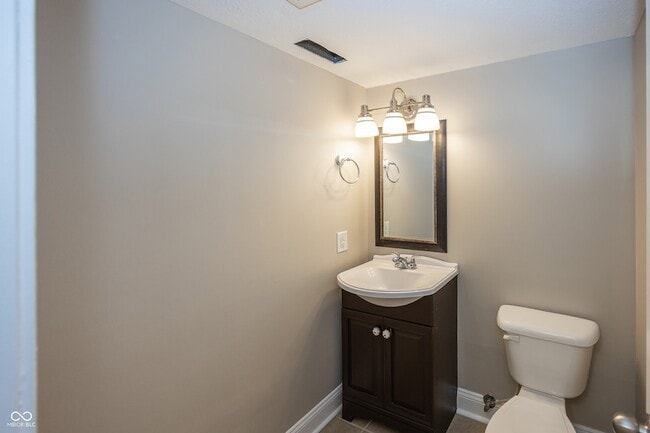 Building Photo - 2410 Silver Ct