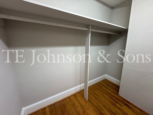 Building Photo - Spacious 3 Bedroom Home with Primary Suite on Main Level and 2-Car Carport