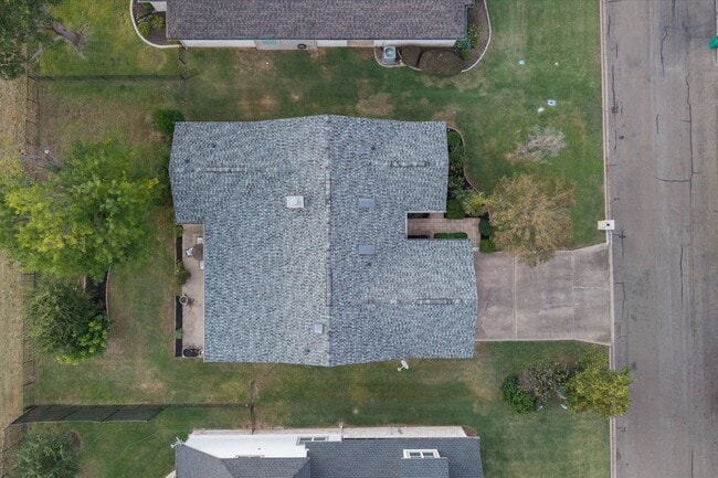 Building Photo - 421 St Andrews St