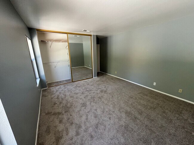 Building Photo - 3-Bedroom Home with Sun Room, Solar, and B...