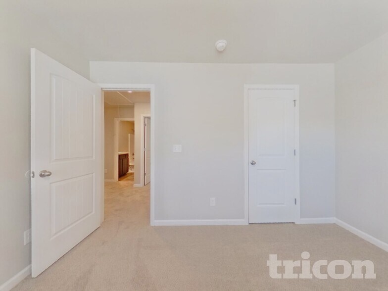 Building Photo - 1027 Summer Cypress Dr