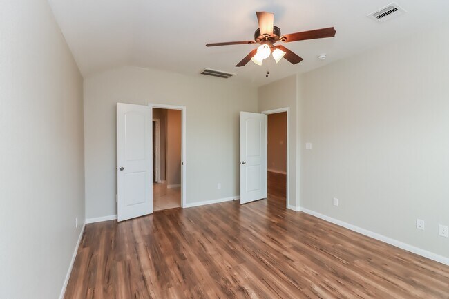 Building Photo - 6010 Diantha St