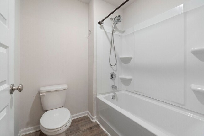 Building Photo - Creative Charm Meets Modern Comfort in Thi...