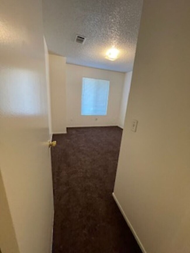 Building Photo - 4422 White Ln