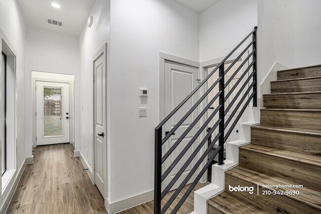 Building Photo - 321 Porter St