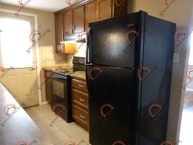 Building Photo - Super cute 2 bedroom 1 bath home