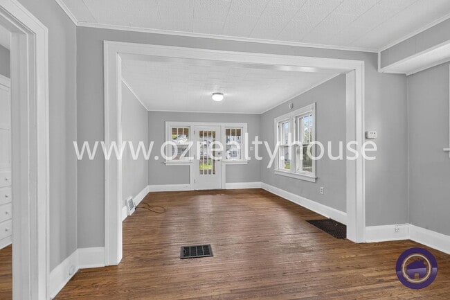 Building Photo - 3644 Leybourn Ave