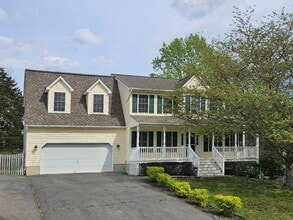 Building Photo - 4 BR, 3.5 BA Colonial