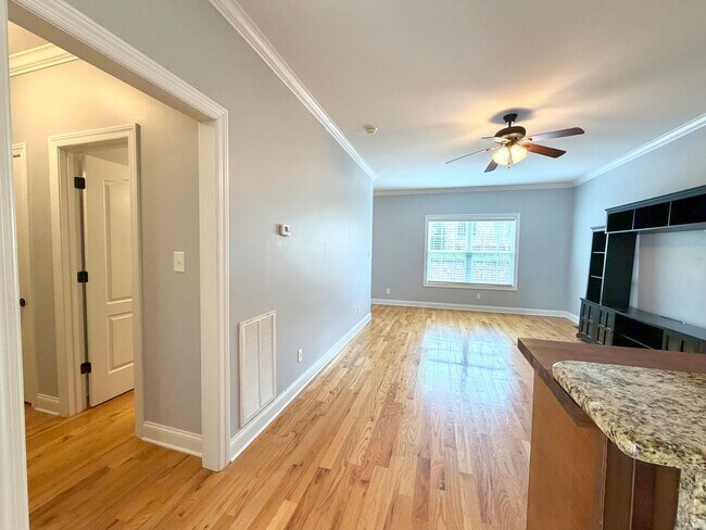 Building Photo - 90 Promontory Ln
