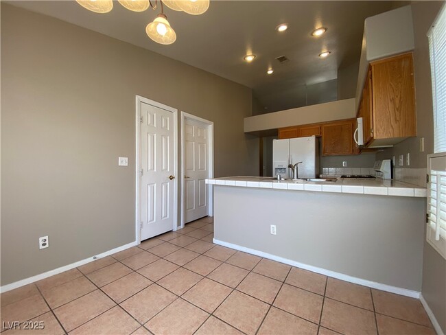Building Photo - 9848 Double Rock Dr