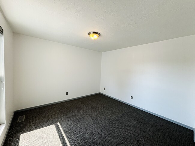 Building Photo - 333 E 4500 S