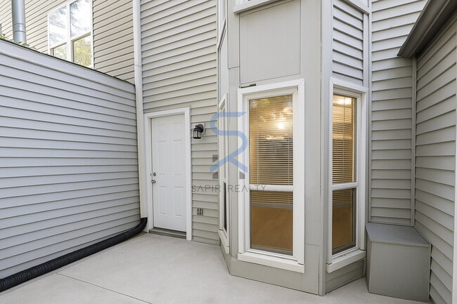 Building Photo - Move in before November 15th and choose yo...