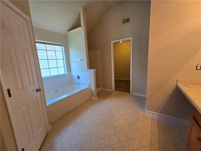 Building Photo - 5636 One Lake Way