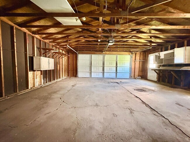 Building Photo - 826 W Bryan St