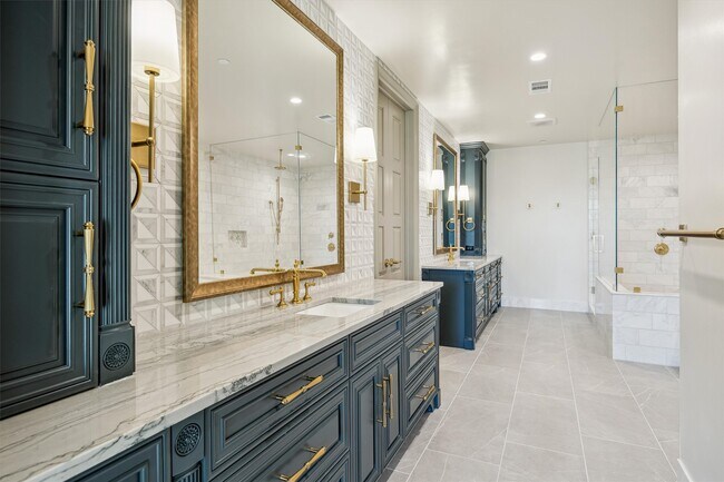 Building Photo - 1717 Bissonnet St