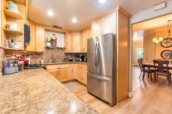 Building Photo - Beautiful Southside Los Banos Rental