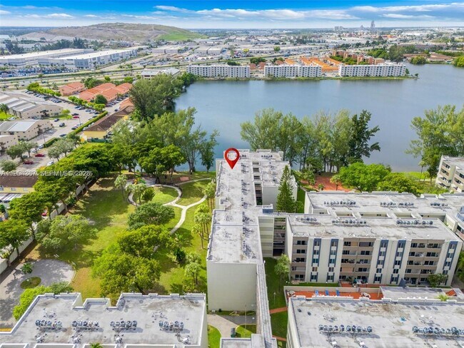 Building Photo - 10000 NW 80th Ct