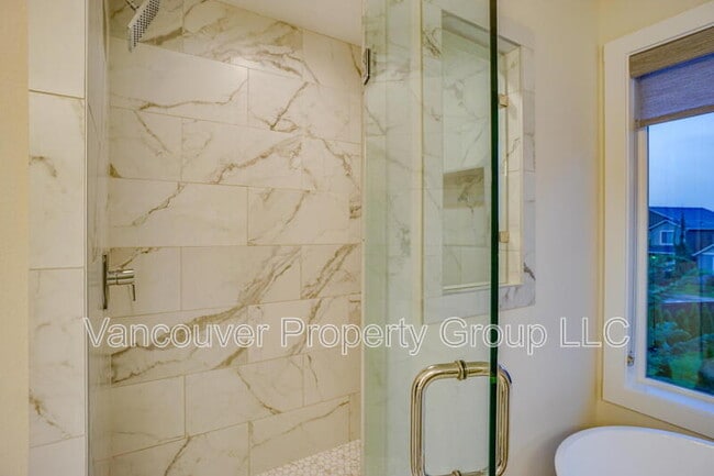 Building Photo - 6604 NE 107th St