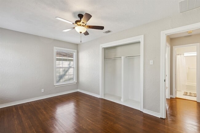 Building Photo - 832 Bowie St