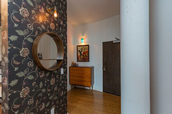 Building Photo - 2115 Yeaman Pl