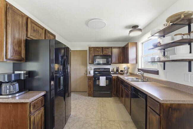 Building Photo - 1275 S Jaylin Ave