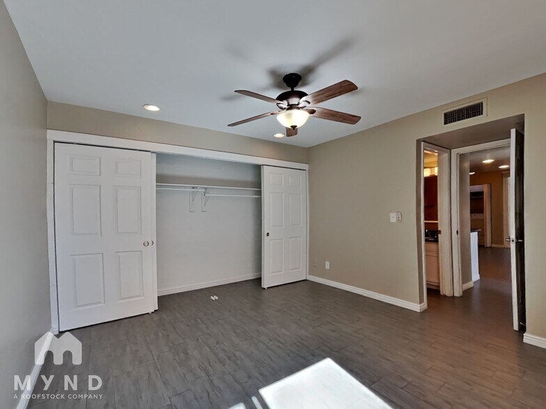 Building Photo - 930 S Dobson Rd