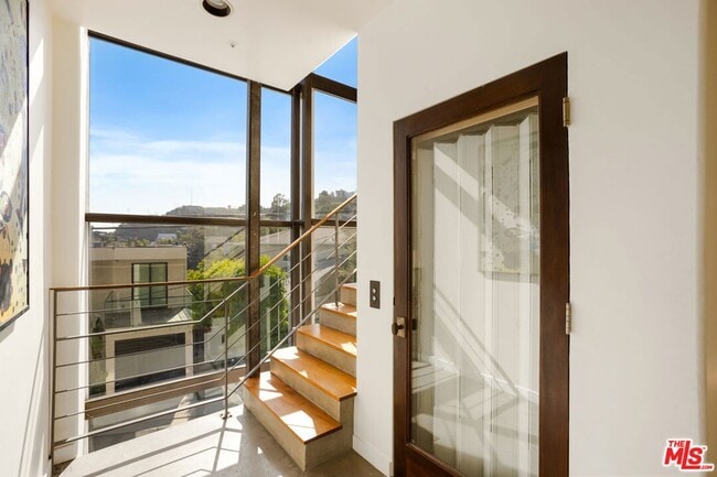 Building Photo - 8435 Franklin Ave