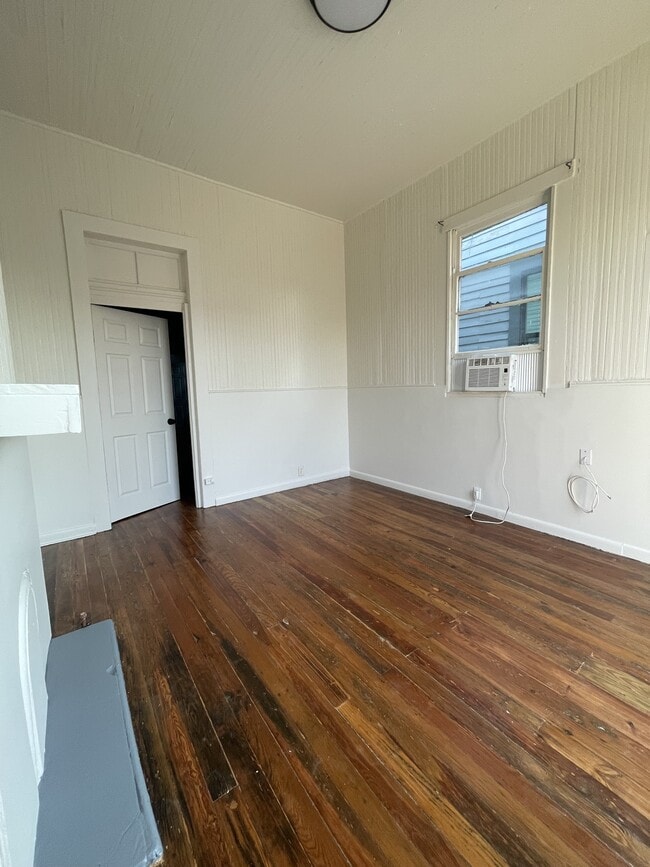 Building Photo - 3979 S Front St