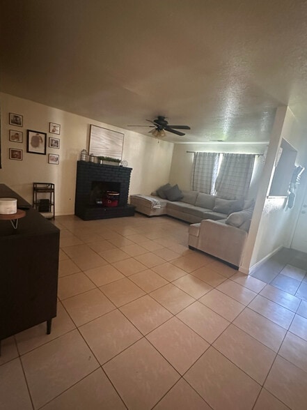 Building Photo - 930 Hartley Ln