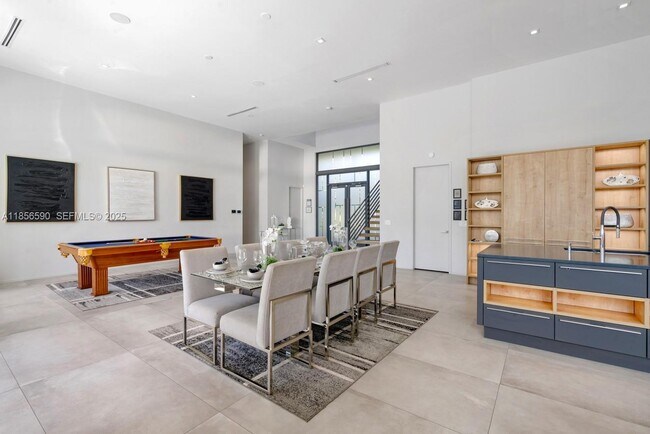 Building Photo - 2700 NE 18th St