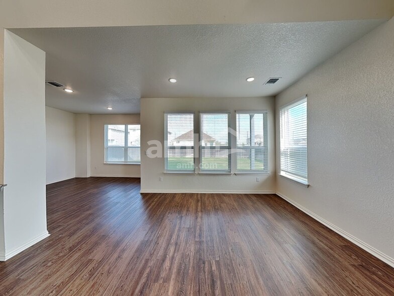 Building Photo - 2735 Geronimo Creek