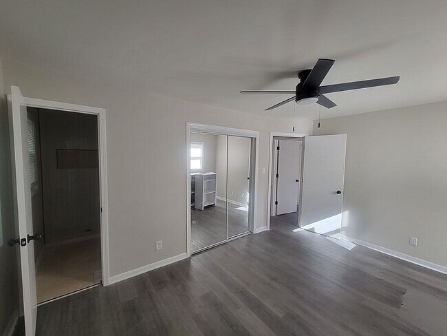 Building Photo - 3208 Shallowford Dr