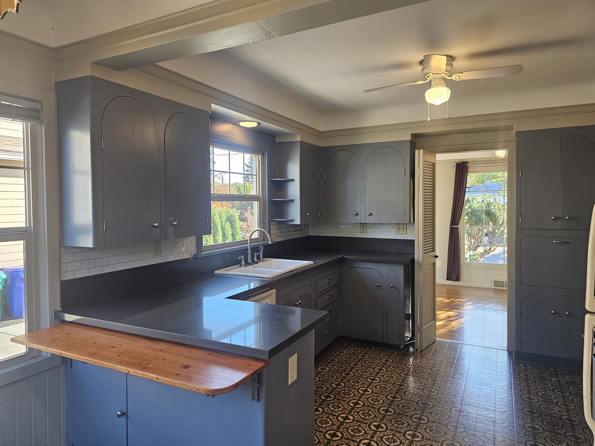 Building Photo - 6613 N Amherst St