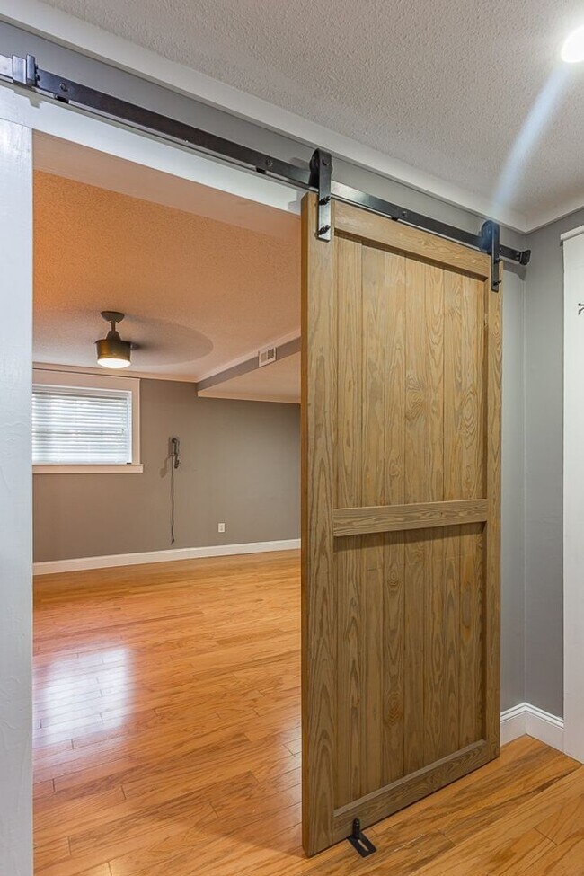Building Photo - 4 Bedroom Rental in East Brainerd!