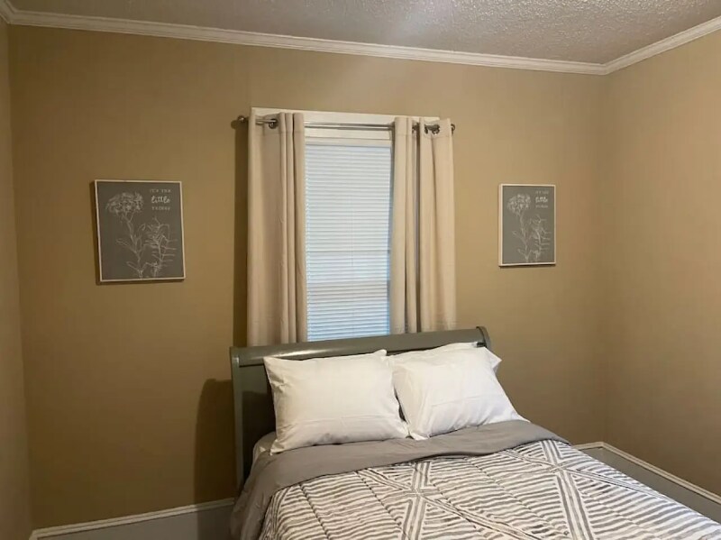 Building Photo - 320 Hillandale St NE