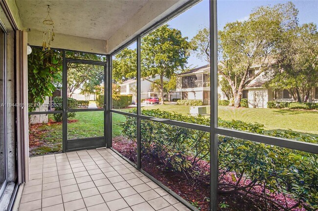 Building Photo - 606 Gardens Dr