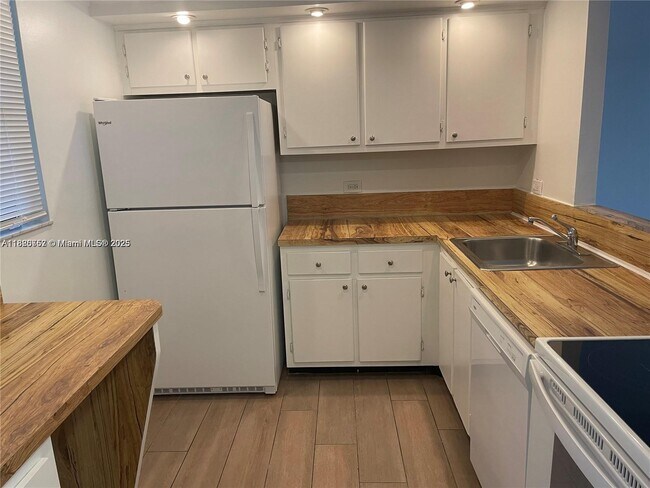 Primary Photo - 10425 SW 112th Ave
