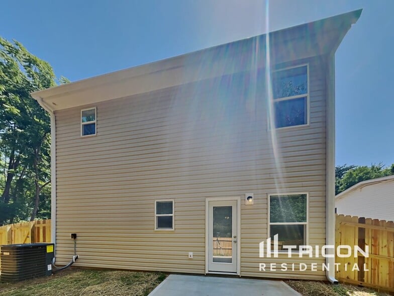 Building Photo - 796 Caper St