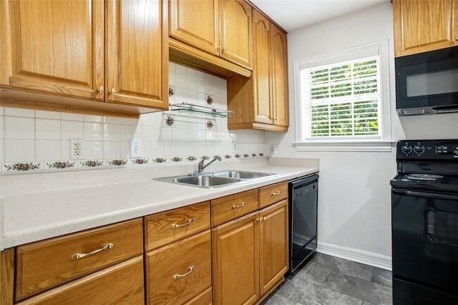 Building Photo - 1013 Irion Dr
