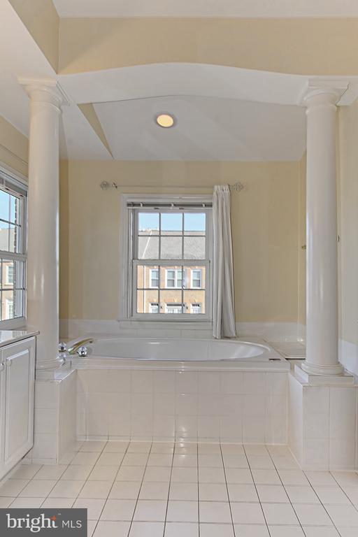 Building Photo - 1850 Brenthill Wy