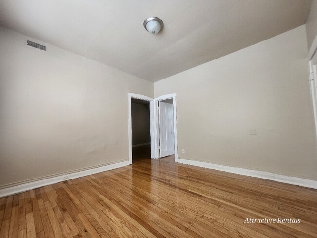 Building Photo - 1158 S Mason Ave