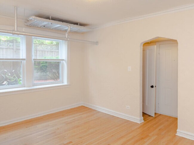 Building Photo - 2242 N Monticello Ave