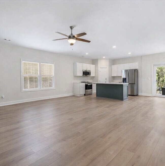 Building Photo - 104 Simon Cir