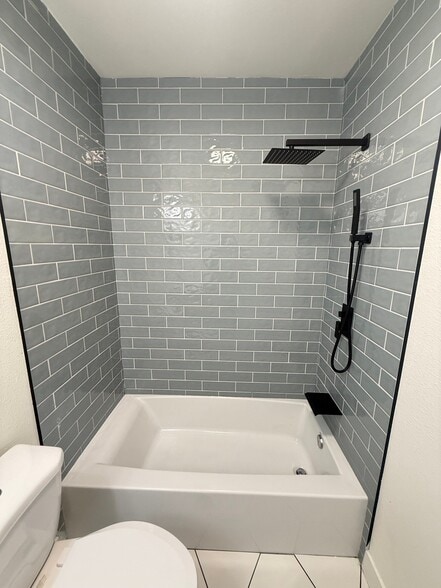 Building Photo - 1012 W Vesta St