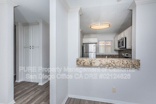 Building Photo - 7405 Charmant Dr