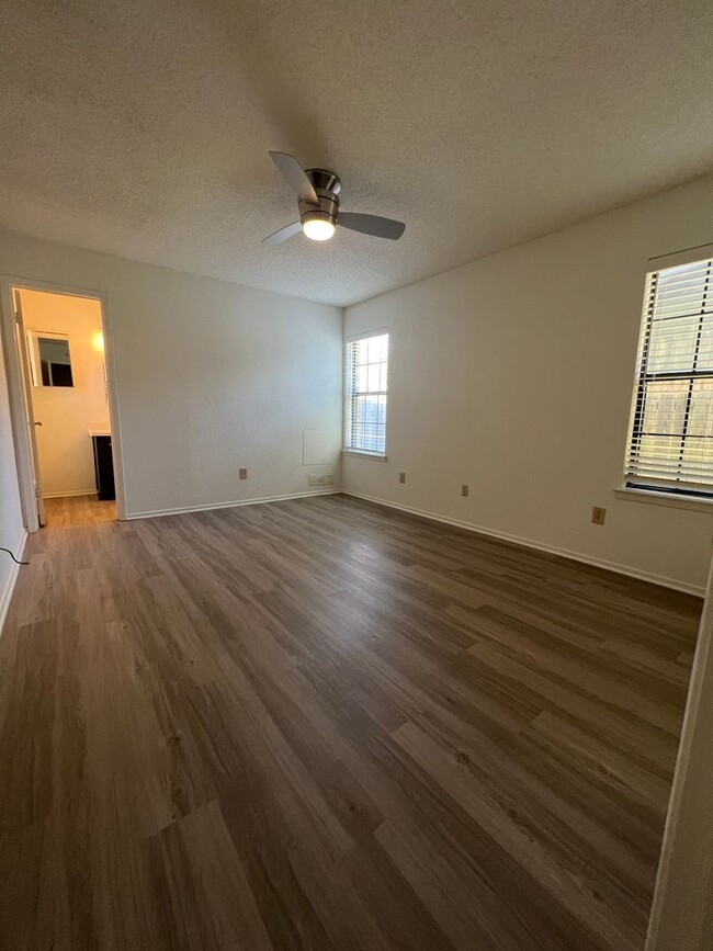 Building Photo - Single Family Home *LEASING SPECIAL AVAILA...